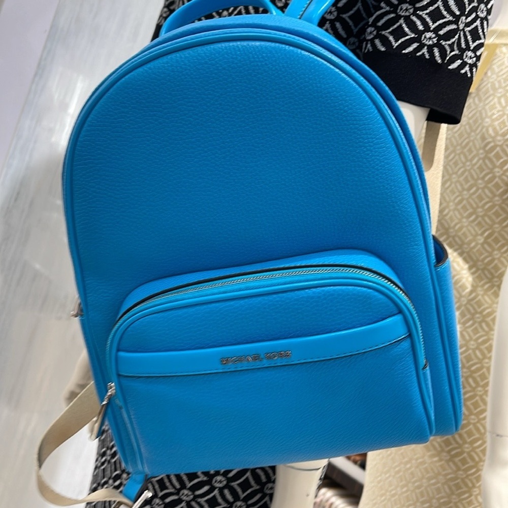 Michael Kors Bex Medium Pebbled Leather Backpack
COLOR SANTORINI BLUE
NWT - Picture 9 of 16